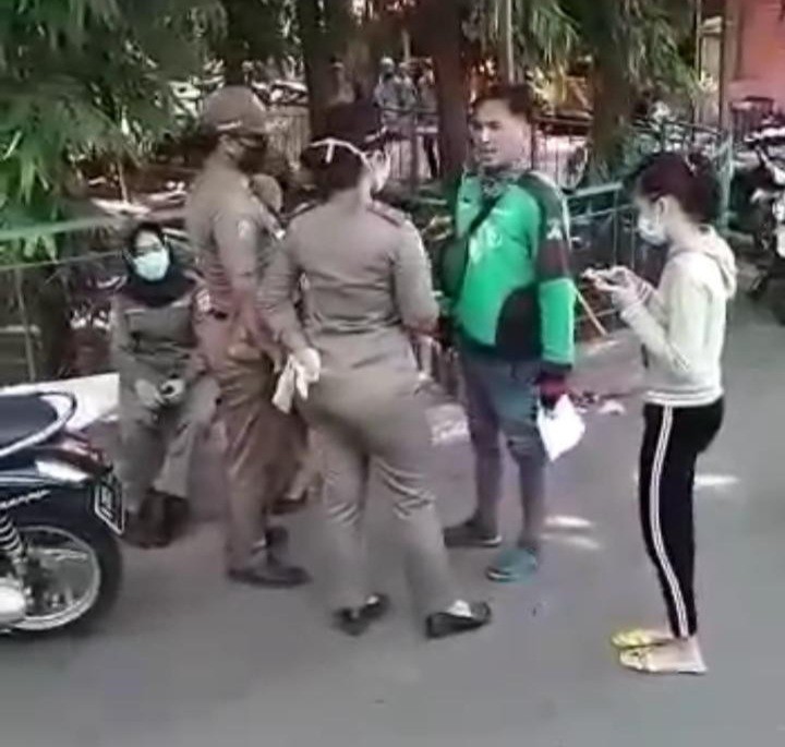 Viral: Pengemudi Ojol Marah-marah Tak Terima Diberikan Sanksi Padahal Memang Salah