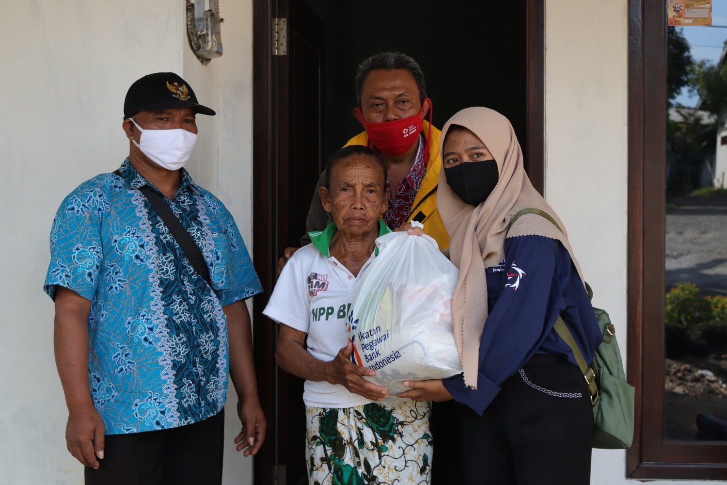 GenBI Jember Gelar Sosialisasi Ketahanan Pangan dan Bagikan Paket Sembako