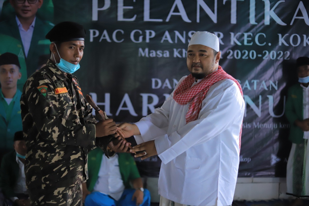 Banser Kokop Terima Keris Sebagai Tongkat Komando