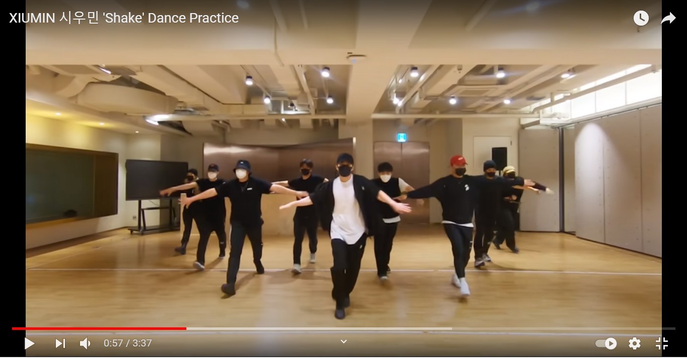 Xiumin EXO Hadiahkan Dance Practice “Shake” Kepada Penggemar