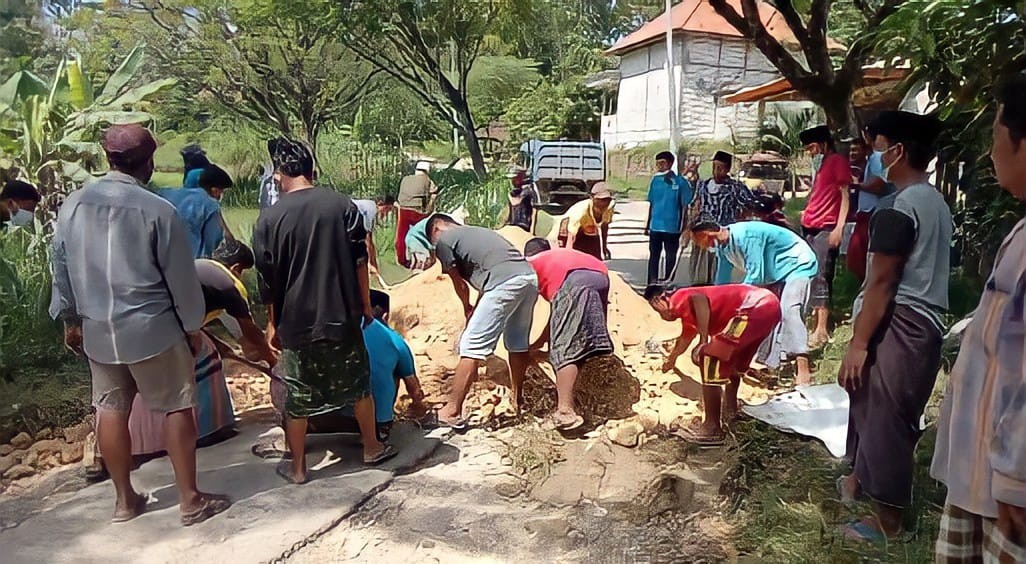 Jalan Poros Kabupaten Di Kecamatan Kokop Rusak Parah, KNPI Kec. Kokop Ambil Langkah