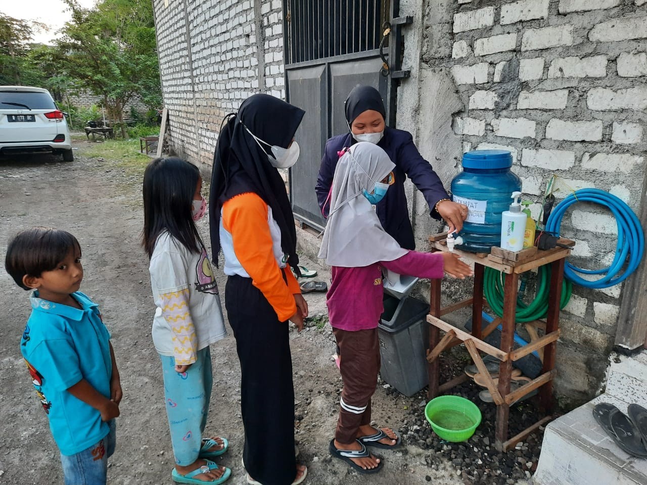 Mahasiswa KKN UTM Terjun Mengedukasi Dampak Sekolah Daring Di Desa Labuhan Sepulu