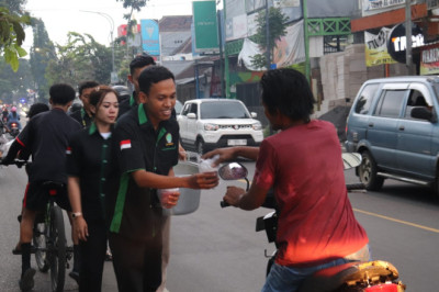 DKC Garda Bangsa Kabupaten Malang Bagi-bagi Takjil Gratis