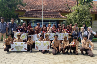 Mahasiswa KKN Universitas Trunojoyo Madura Adakan Pelatihan Batik Ecoprint di UPTD SDN Tanah Merah Dajah 1