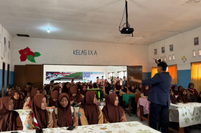 Mahasiswa KKN Universitas Trunojoyo Madura Kelompok 26 Gelar Sosialisasi Anti-Bullying dan Kekerasan Pada Anak di SMPN 1 Tanah Merah