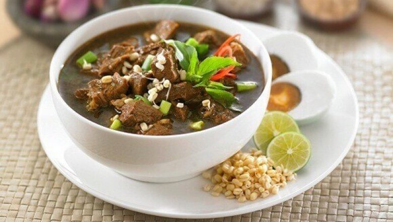 4. Rawon Daging Sapi